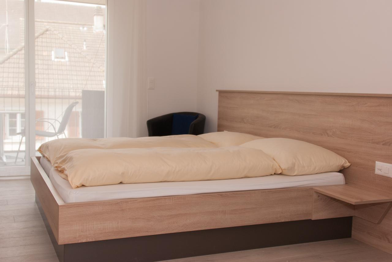 Hotel Traube Garni Kuttigen ภายนอก รูปภาพ