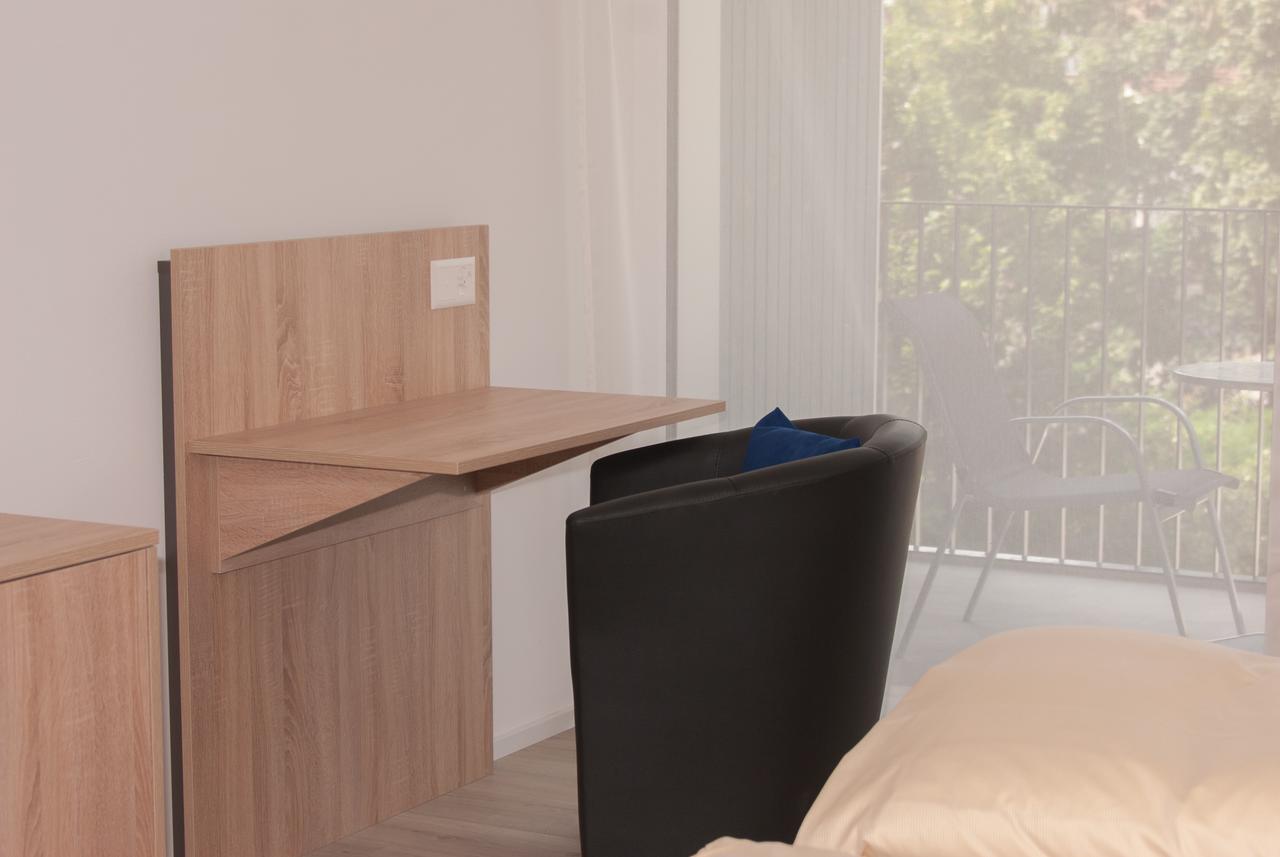 Hotel Traube Garni Kuttigen ภายนอก รูปภาพ