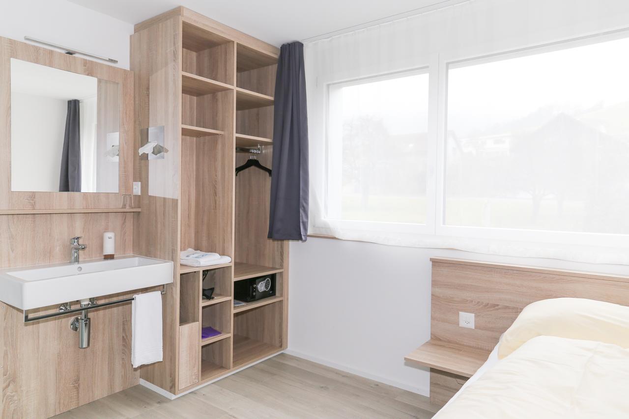 Hotel Traube Garni Kuttigen ภายนอก รูปภาพ