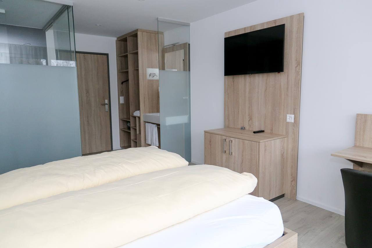 Hotel Traube Garni Kuttigen ภายนอก รูปภาพ