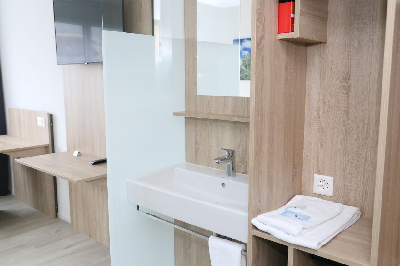 Hotel Traube Garni Kuttigen ภายนอก รูปภาพ