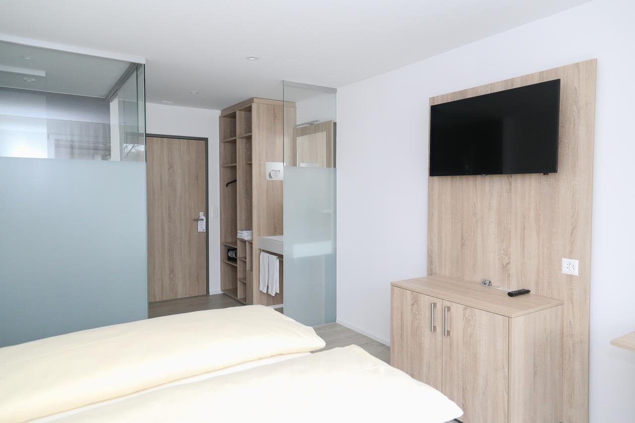 Hotel Traube Garni Kuttigen ภายนอก รูปภาพ