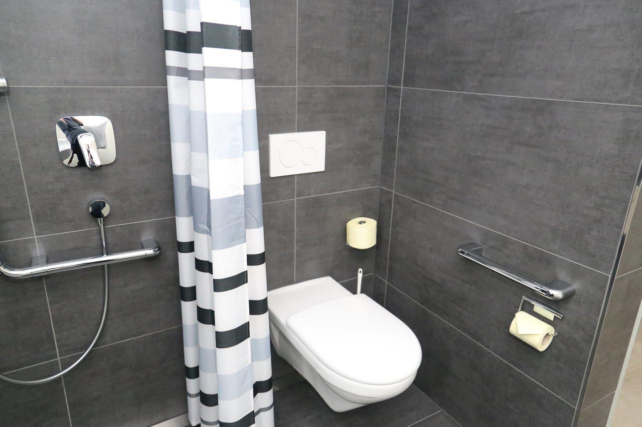 Hotel Traube Garni Kuttigen ภายนอก รูปภาพ