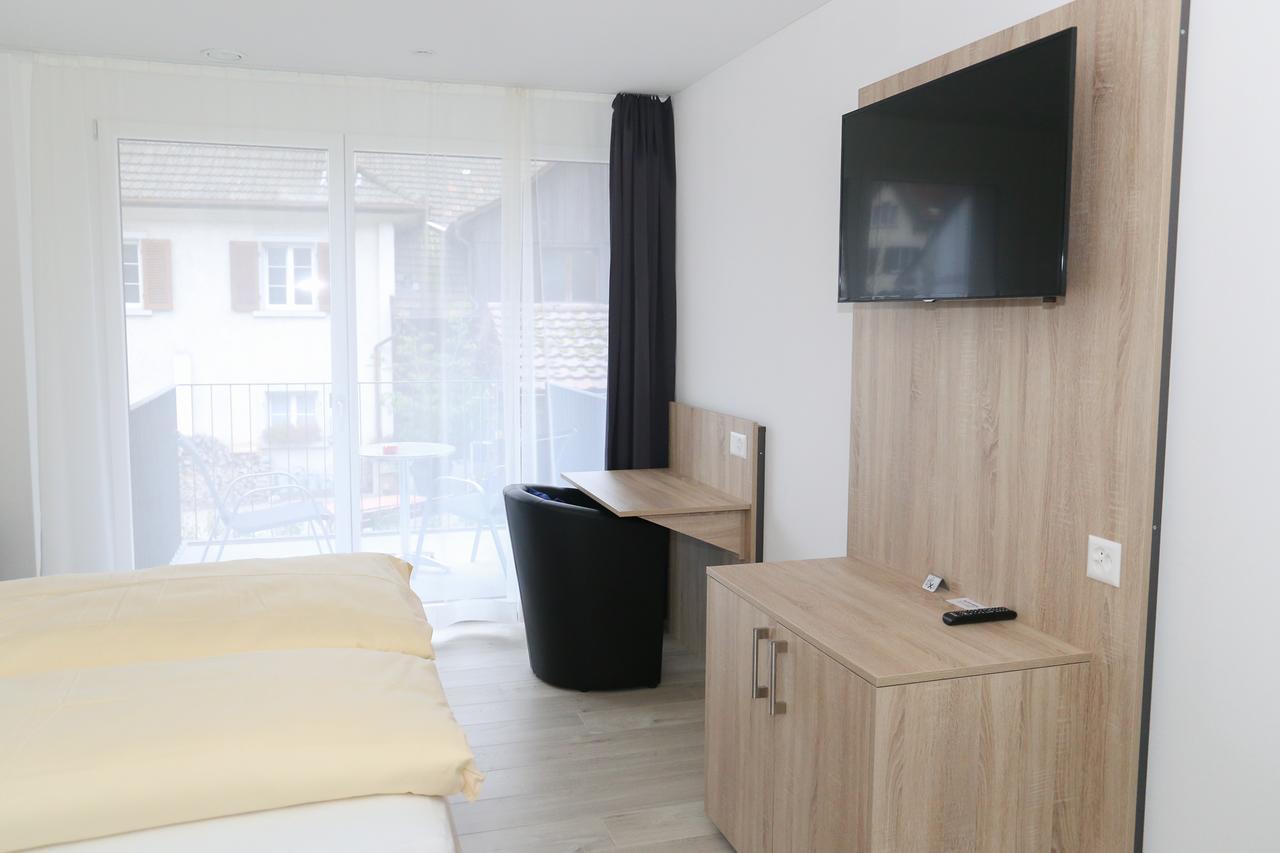 Hotel Traube Garni Kuttigen ภายนอก รูปภาพ